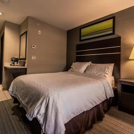Holiday Inn Express Golden-Kicking Horse By Ihg Exterior photo