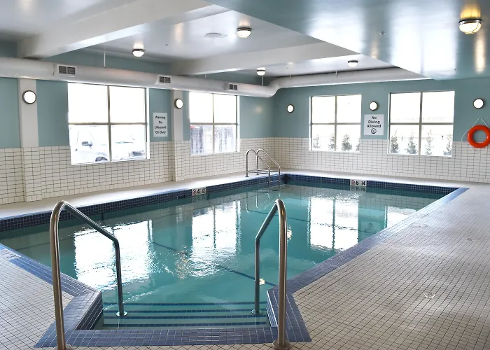 Holiday Inn Express Golden-Kicking Horse By Ihg