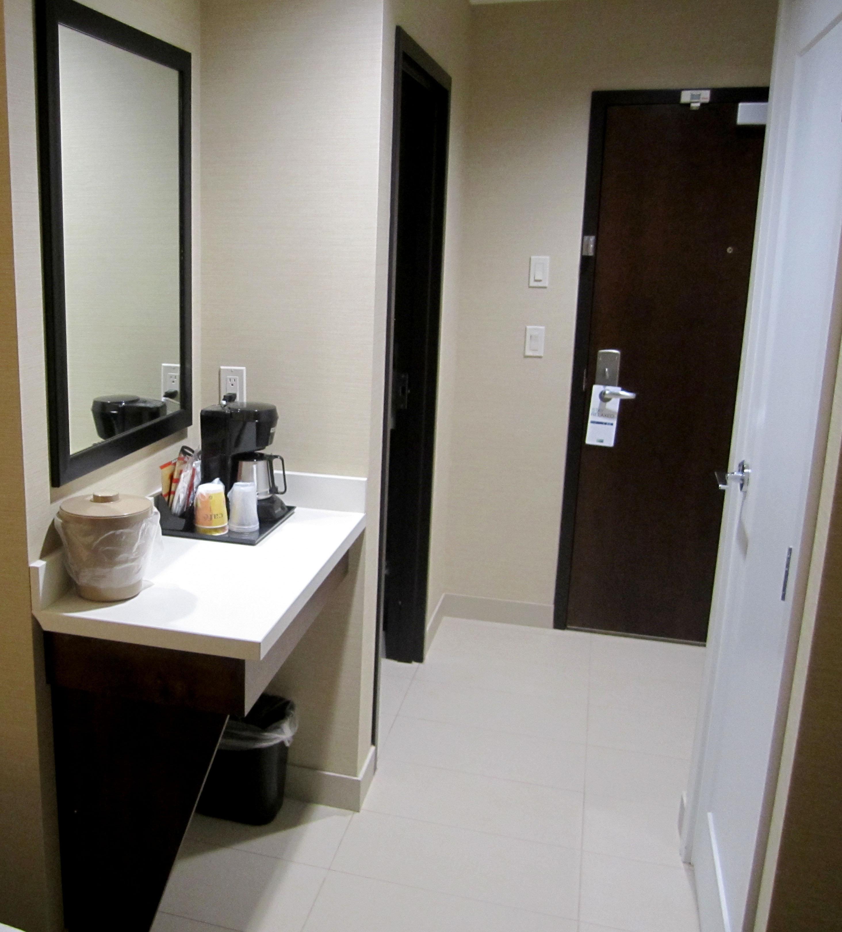 Express Golden-kicking Horse By Ihg 3*