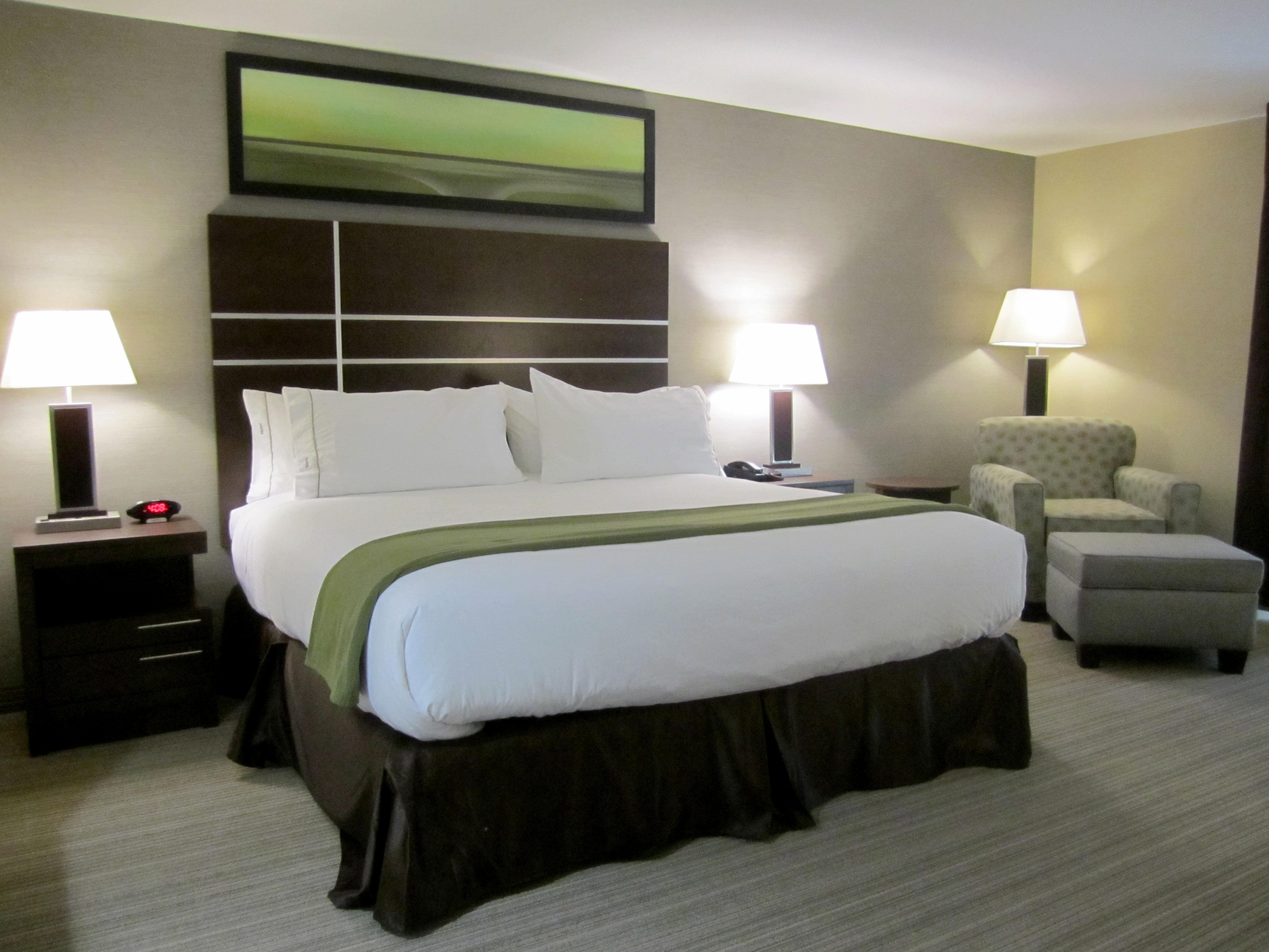 Express Golden-kicking Horse By Ihg 3*