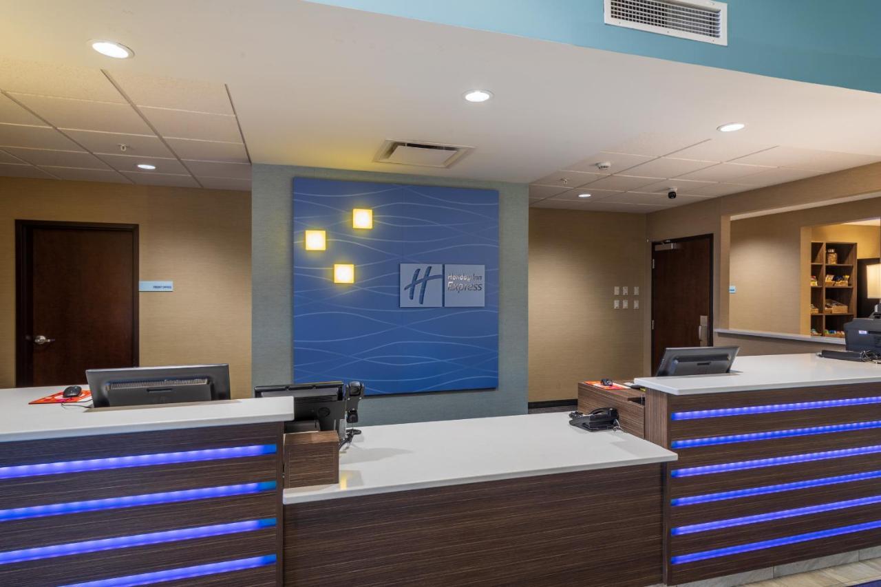 Express Golden-kicking Horse By Ihg