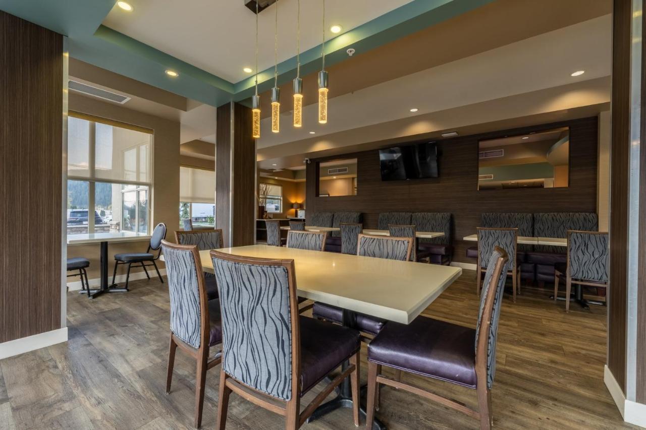 Express Golden-kicking Horse By Ihg Hotel Golden