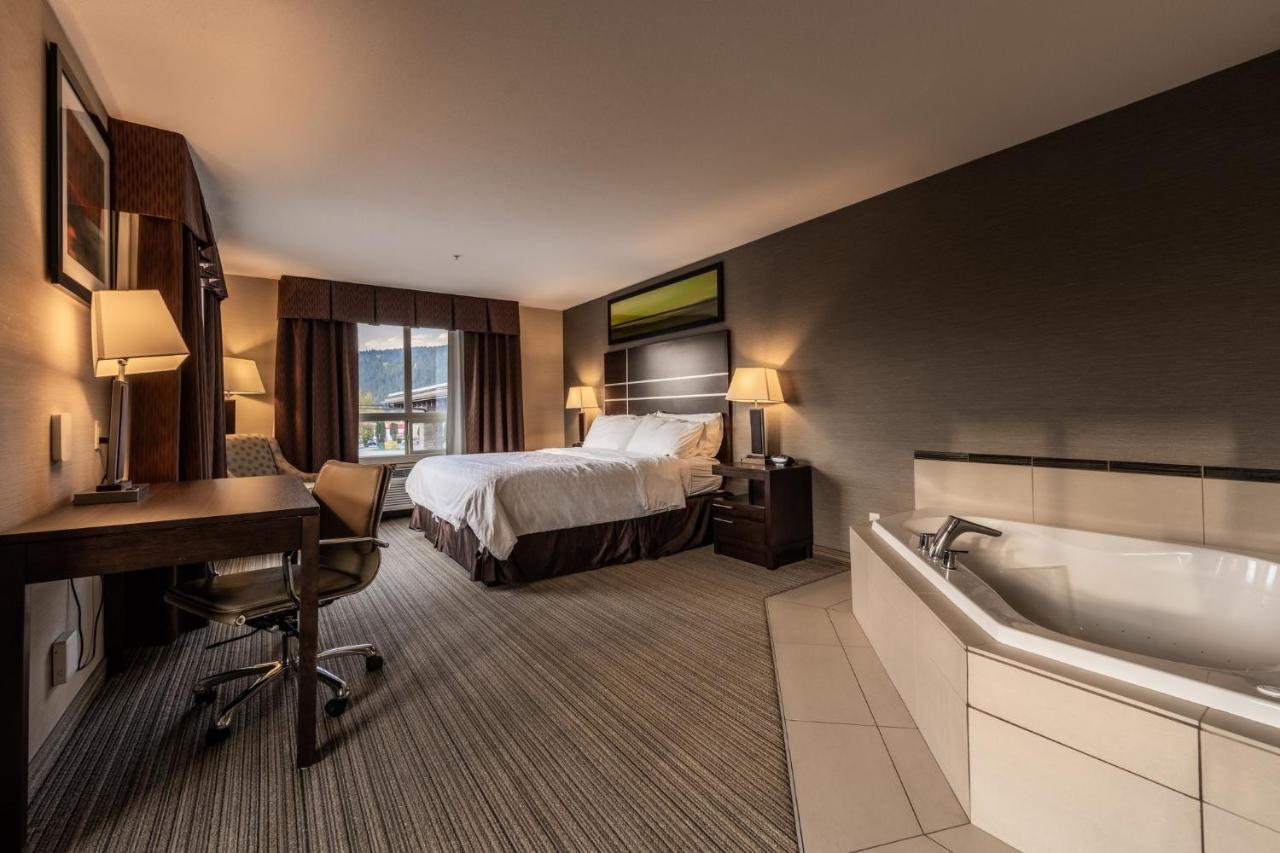 Express Golden-kicking Horse By Ihg Hotel Golden