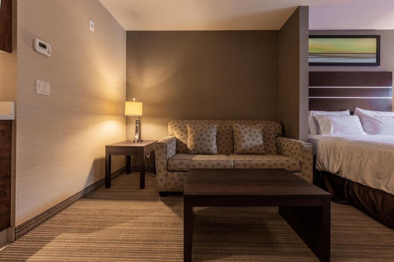 Hotel Express Golden-kicking Horse By Ihg Golden