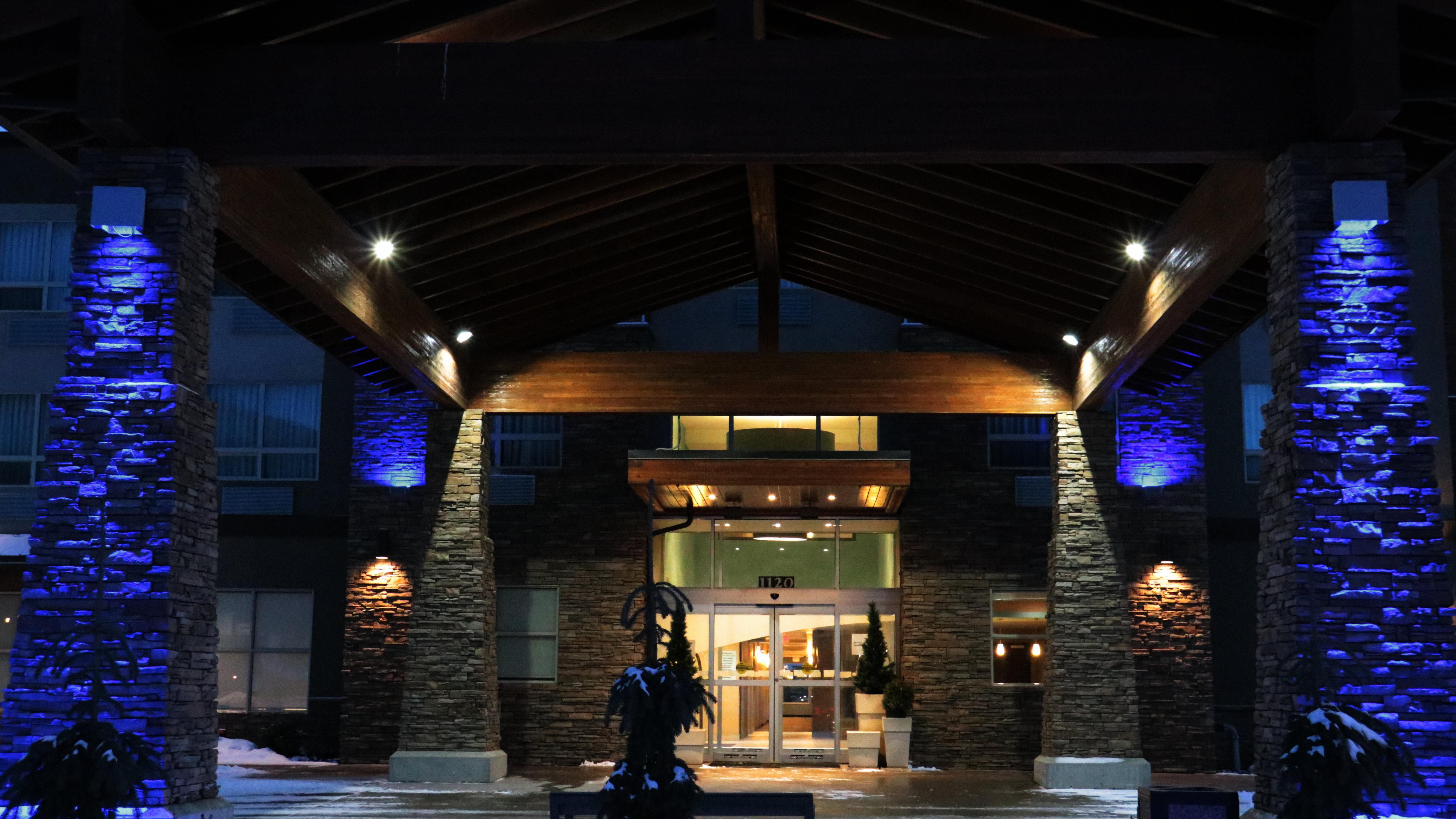 Express Golden-kicking Horse By Ihg