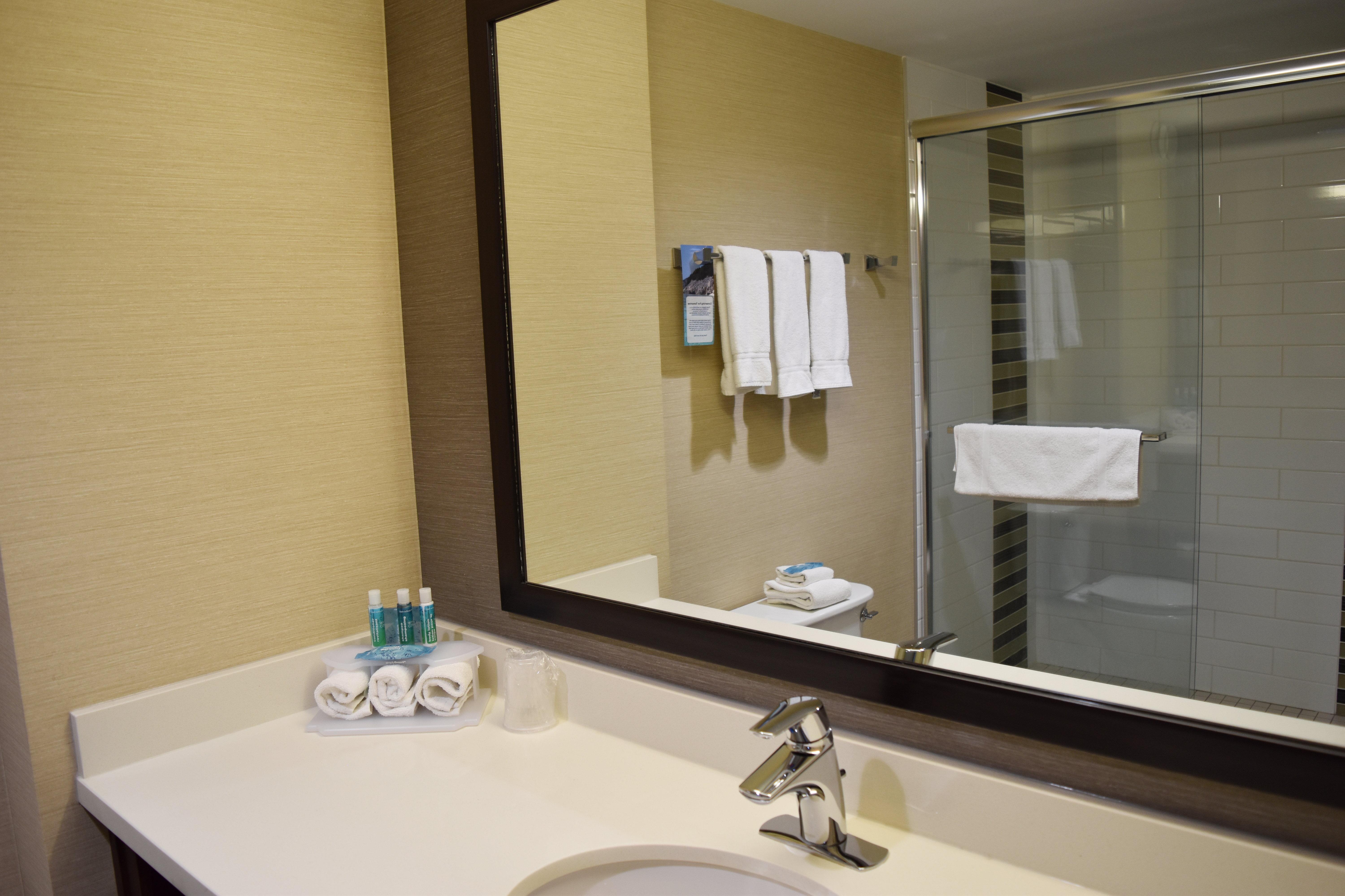 Express Golden-kicking Horse By Ihg Golden