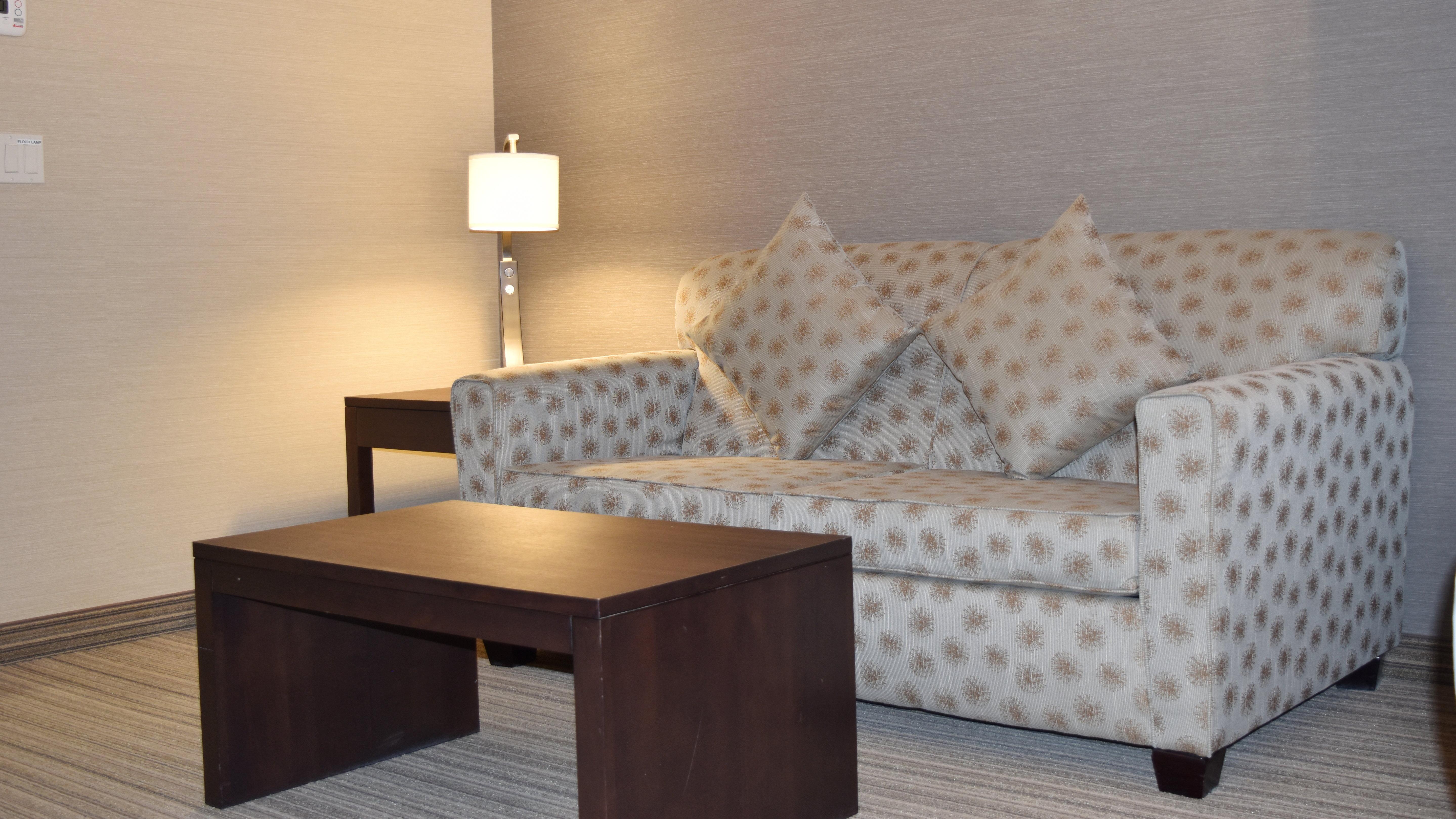 Express Golden-kicking Horse By Ihg 3* Golden