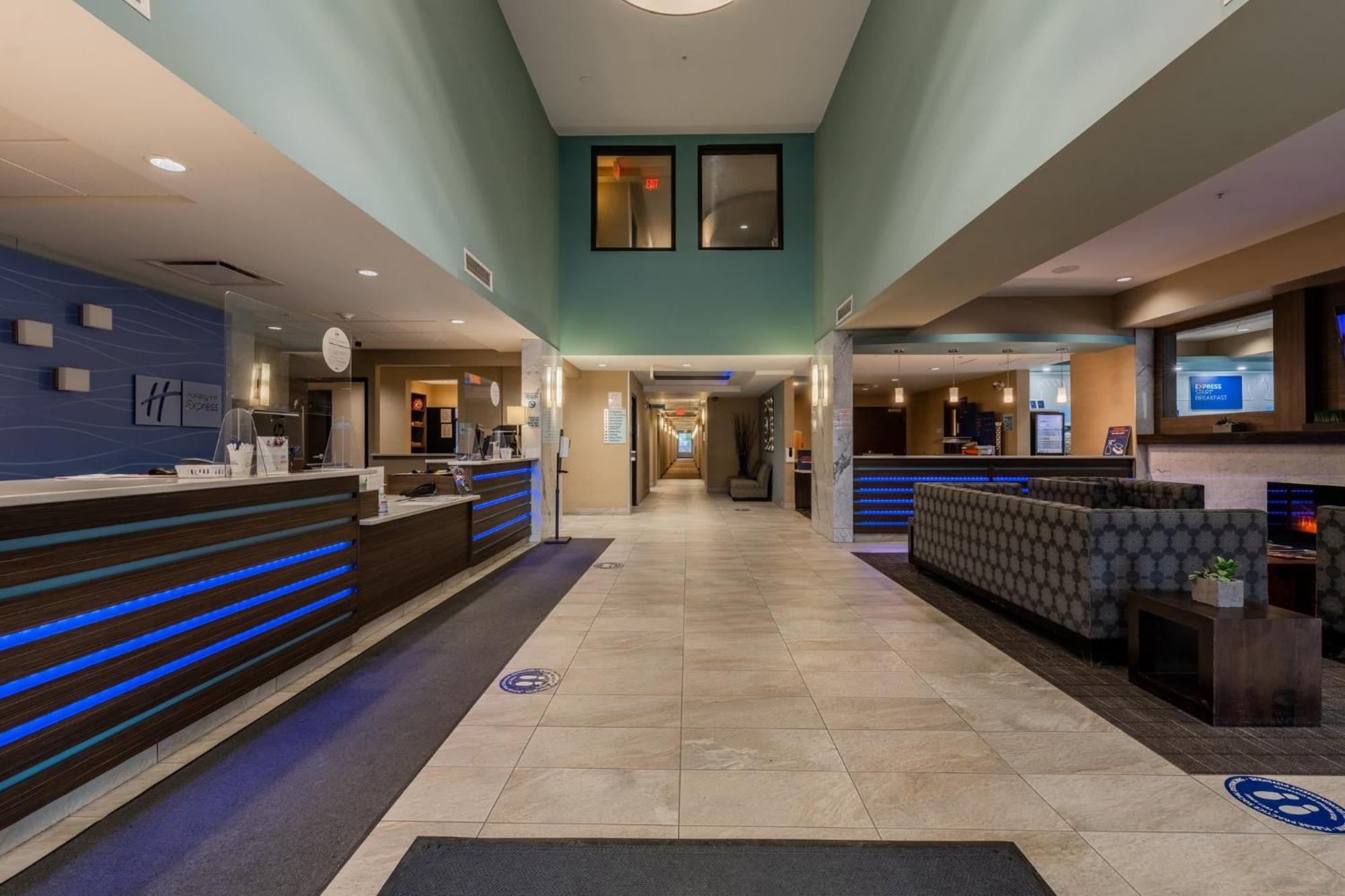 Express Golden-kicking Horse By Ihg Hotel