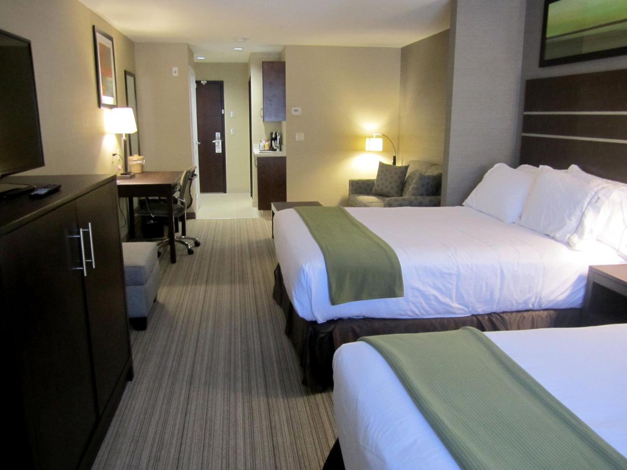Express Golden-kicking Horse By Ihg 3*