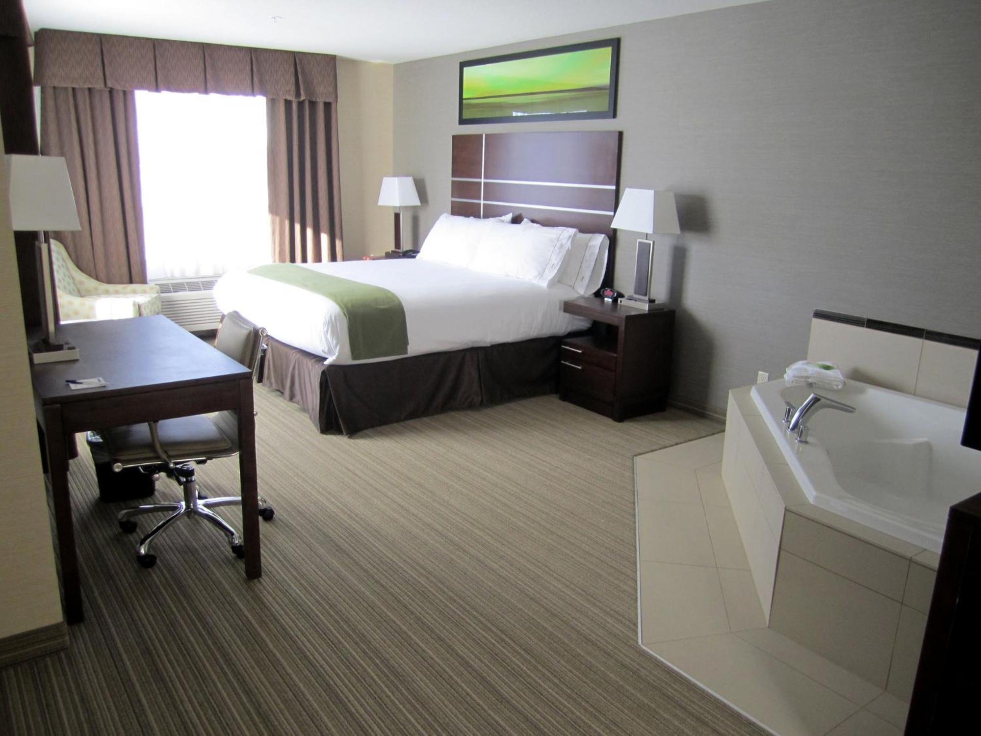 Express Golden-kicking Horse By Ihg Golden