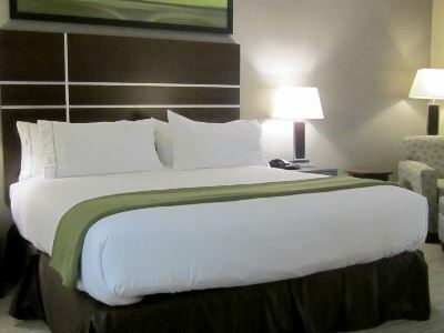 Express Golden-kicking Horse By Ihg Hotel Golden